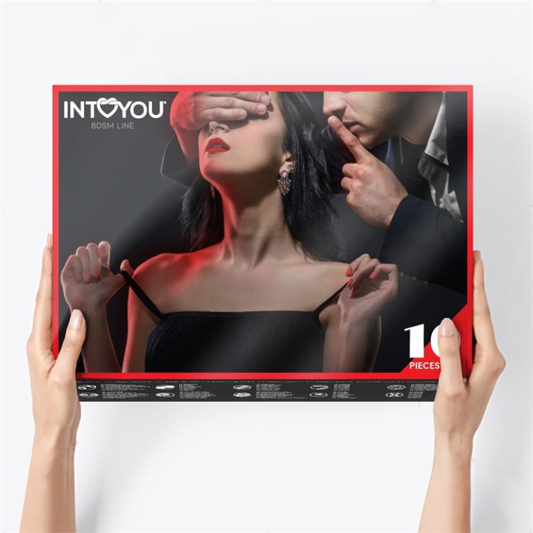 IntoYou BDSM line ambalaža s prednje strane na kojoj se nalaze muškarac i žena.